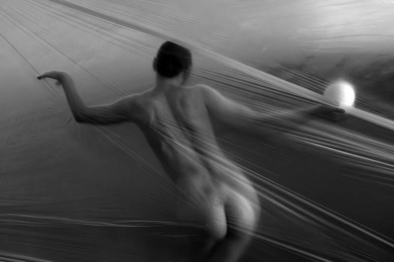 Sisak with White Ball (Female Nude)